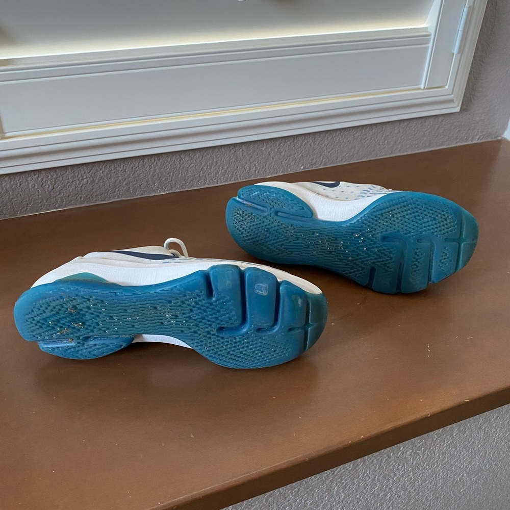Nike - Picture 5 of 9